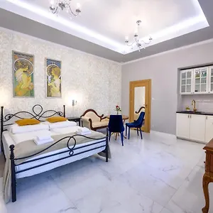 https://apartamenty-wrona-wrona-apartments.krakowhotelspoland.com